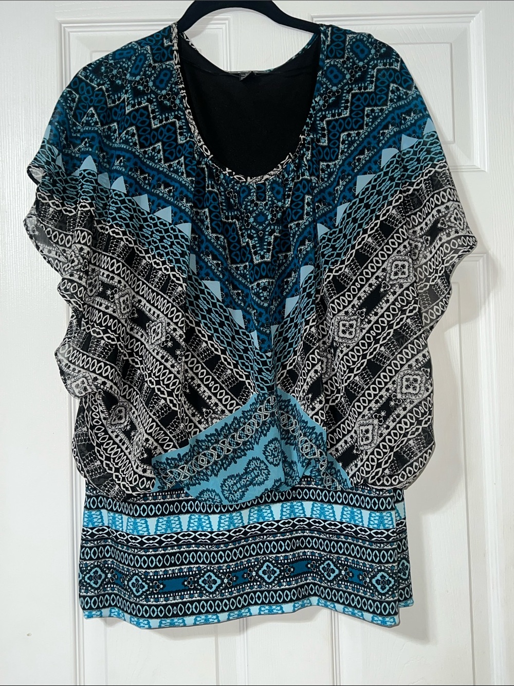 Style & Co Women’s Blue & Black Patterned Flutter Sleeve Sweater